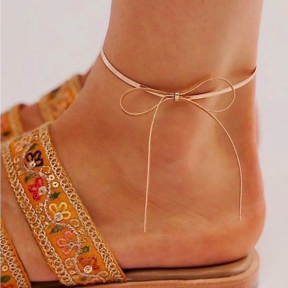 Free People •Bryn Bow Anklet • Gold Tone - Picture 2 of 3